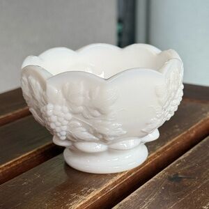 Small Milkglass dish, grapes